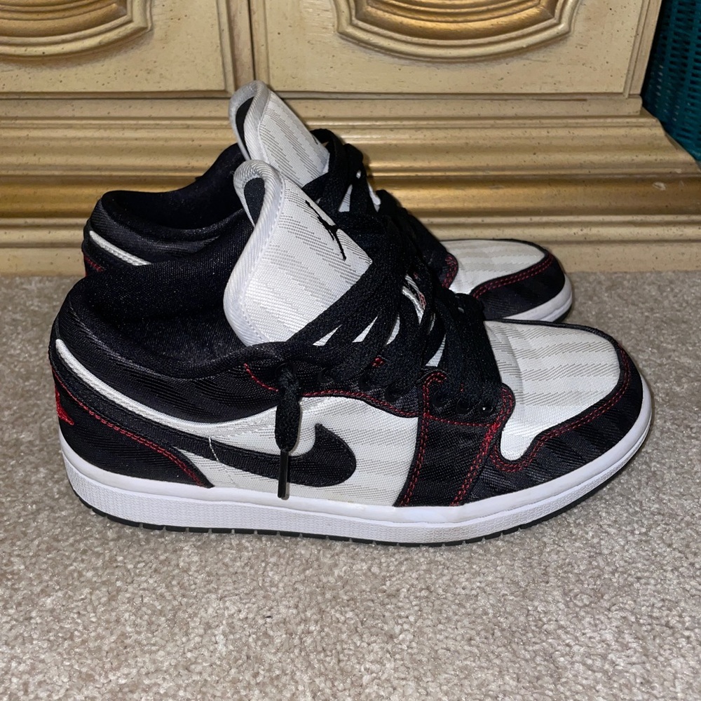 Woman’s Air Jordan 1 Low SE Utility “White Black Red” *NO BOX*